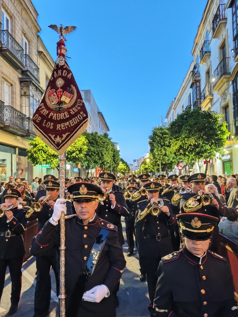 Banda de Cornetas y Tambores Santísimo Cristo de los Remedios en procesión